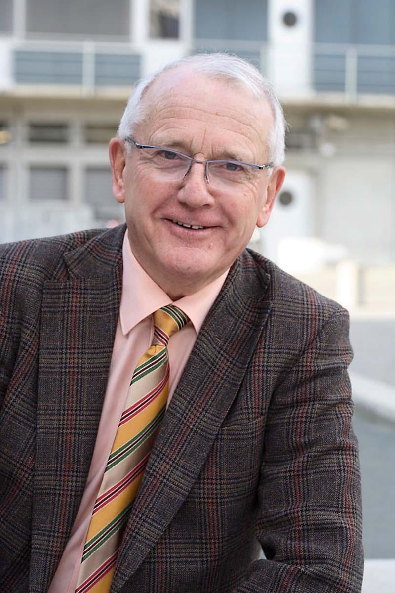 Vision care, Dress shirt, Glasses, Forehead, Smile, Tie, Collar
