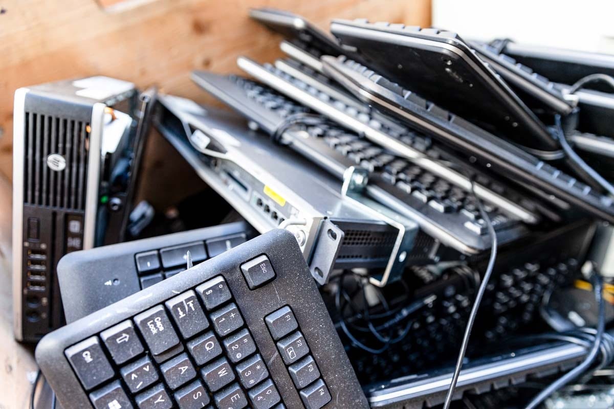Computer keyboard, Input device, Space bar, Office equipment, Electronic instrument, Automotive design, Peripheral, Netbook