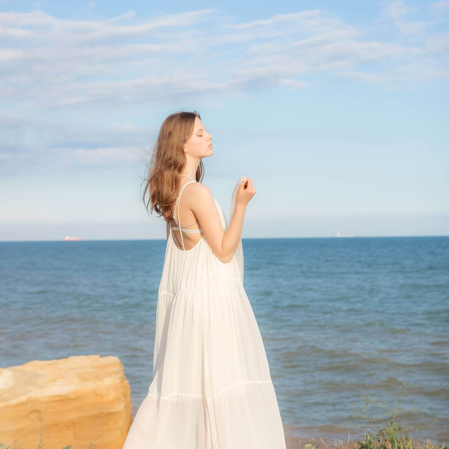 People in nature, Flash photography, Sky, Water, Cloud, Azure, Plant, Happy, Waist, Gesture