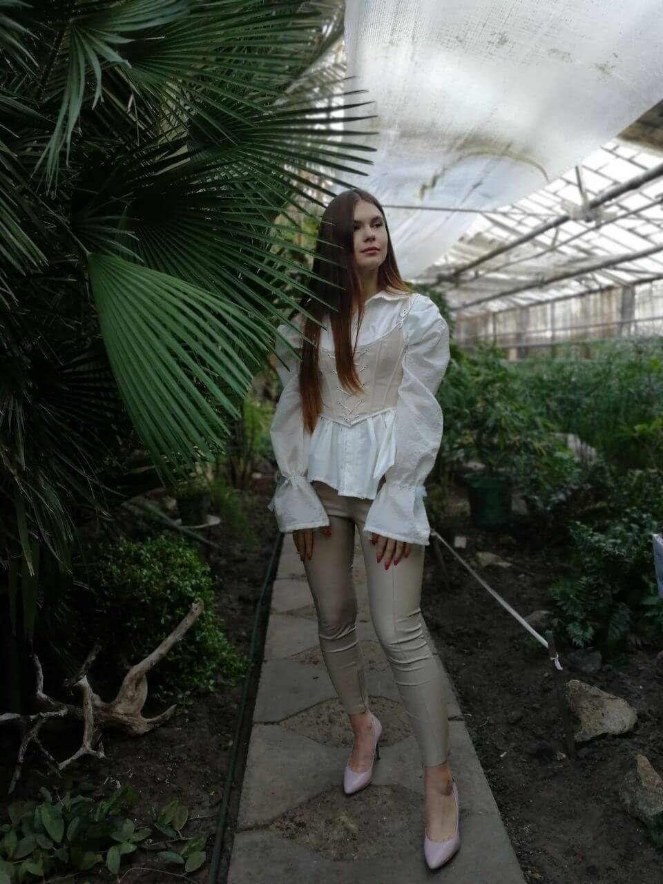 Terrestrial plant, Vegetation, Waist, Thigh