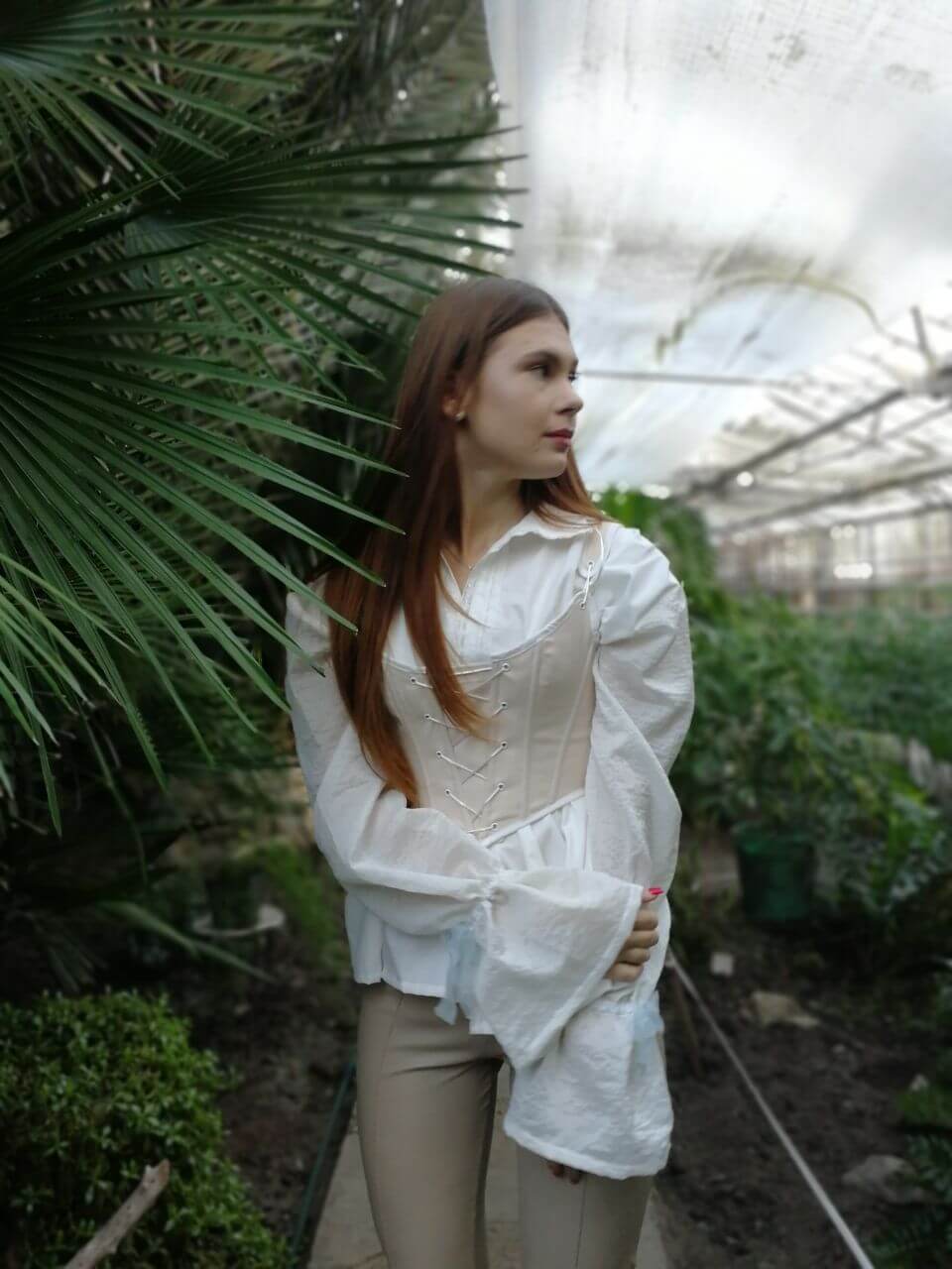Flash photography, Black hair, Lip, Plant, Outerwear, Sleeve, Waist, Thigh, Grass, Trunk