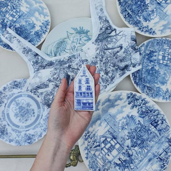 Guitar accessory, Dishware, Plant, Product, Azure, Textile, Sleeve, Plate, Tableware, Aqua