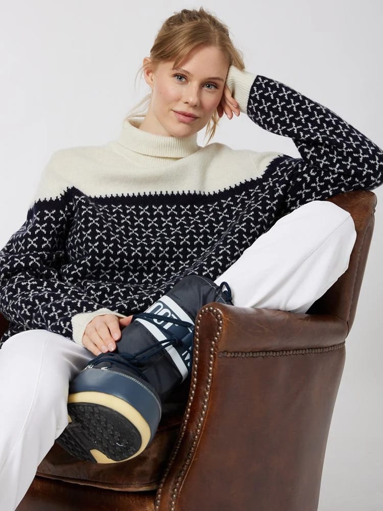 Human body, Hair, Joint, Hand, Arm, Shoulder, Leg, Comfort, Neck, Chair