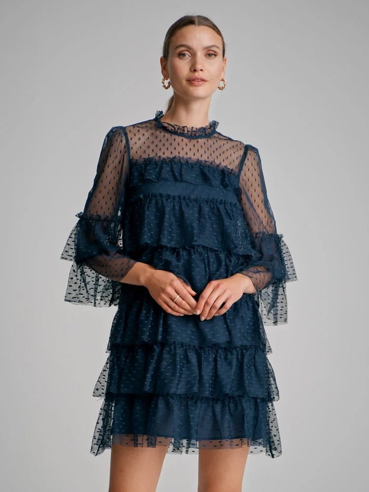 One-piece garment, Day dress, Hair, Head, Outerwear, Arm, Shoulder, Neck, Waist