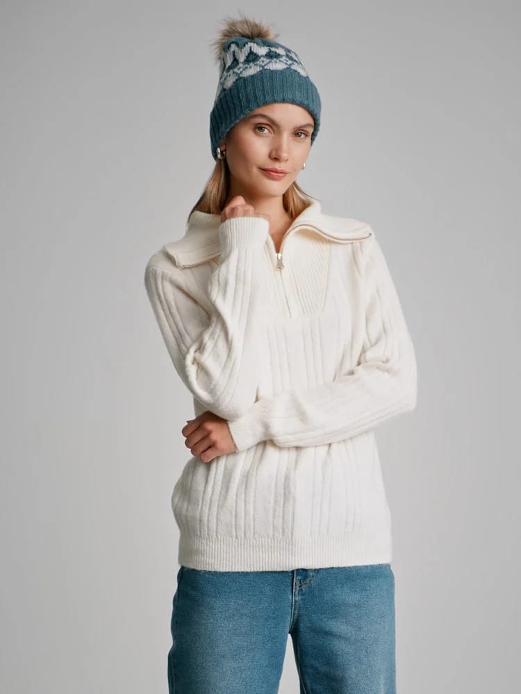 Human body, Fashion design, Hairstyle, Arm, Shoulder, Neck, Sleeve, Waist, Gesture, Cap