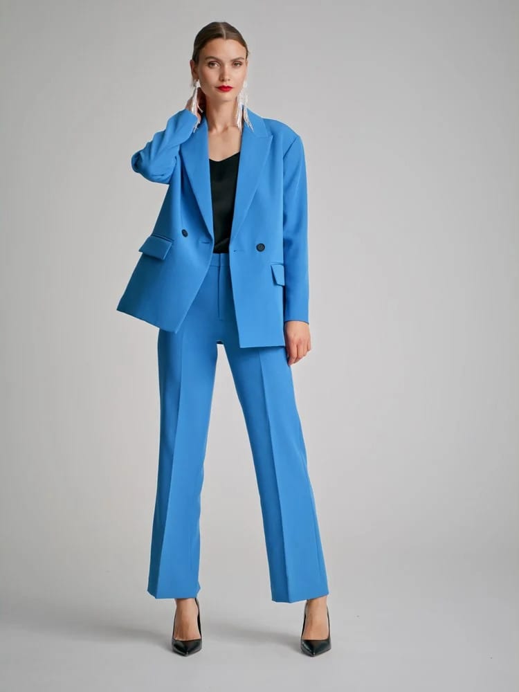 Dress shirt, Outerwear, Leg, Coat, Azure, Neck, Sleeve, Waist, Collar