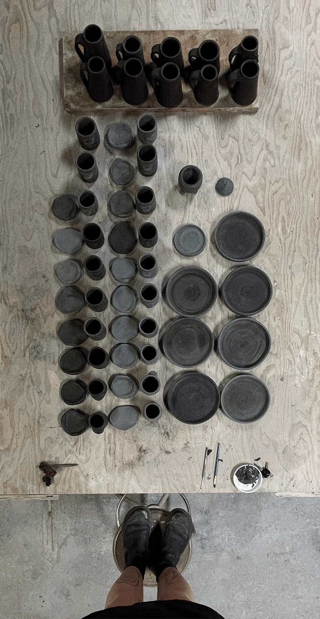 Automotive tire, Black, Tread