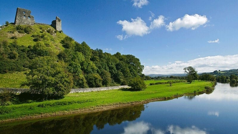 Fluvial landforms of streams, Natural landscape, Water, Cloud, Sky, Plant, Highland, Tree, Lake, Biome