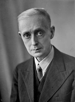 Formal wear, White-collar worker, Dress shirt, Collar, Blazer, Coat, Suit, Portrait, Necktie