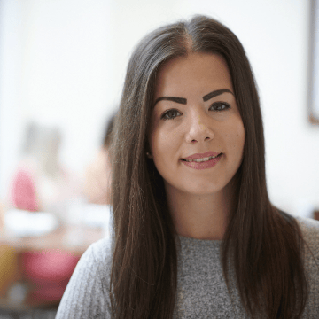 Street fashion, Forehead, Cheek, Lip, Smile, Eyebrow, Eyelash, Jaw, Sleeve, Iris