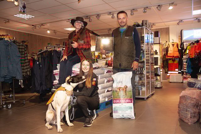 Luggage and bags, Dog, Carnivore, Smile, Floor