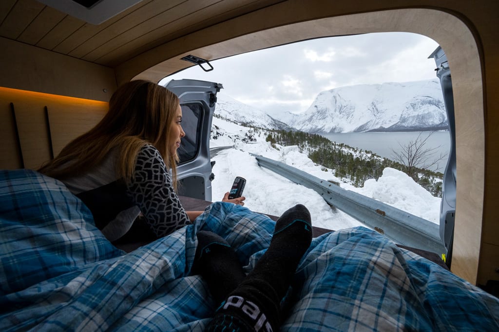 Air travel, Tartan, Sky, Cloud, Comfort, Snow, Plaid, Leisure