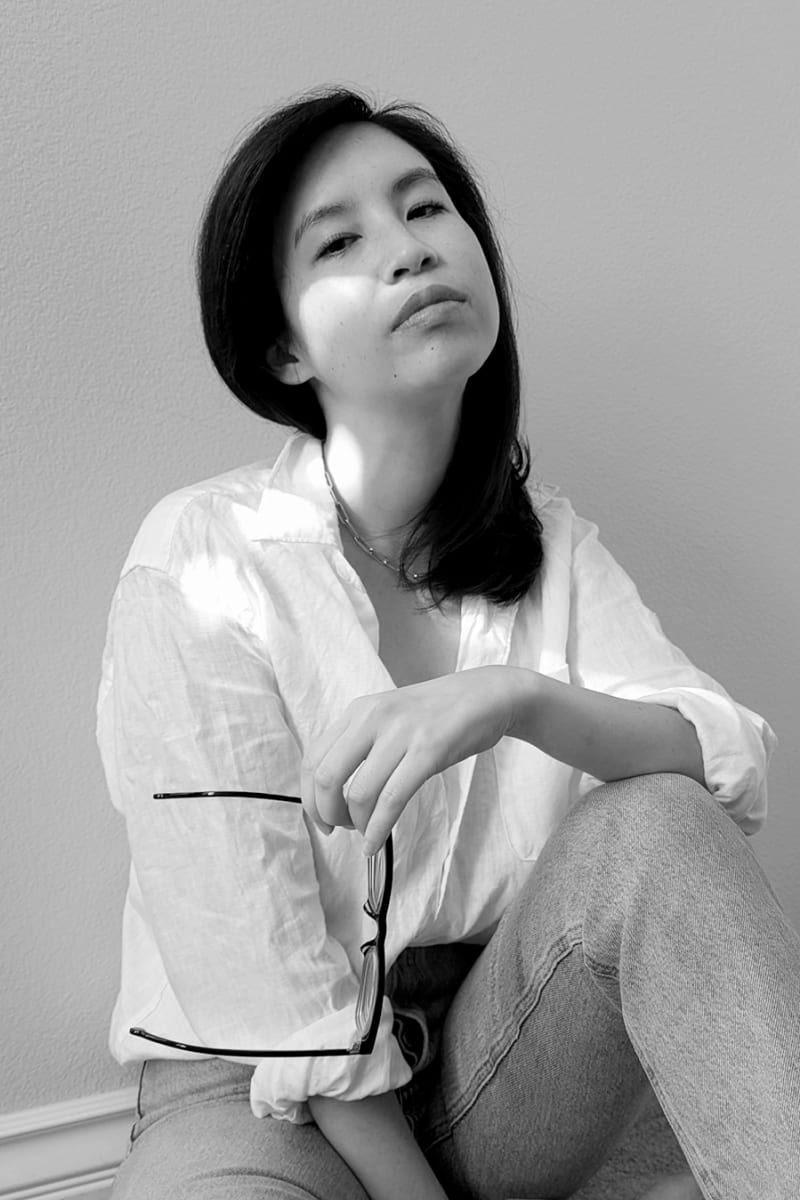 Black hair, Sleeve, Lips, Shoulder, White, Beauty, Neck, Fashion, Elbow