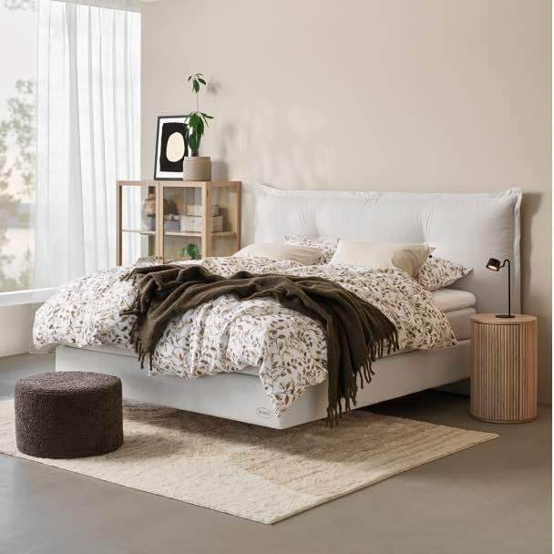 Interior design, Furniture, Comfort, Product, Plant, Wood, Textile, Grey, Flooring, Pillow