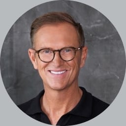 Vision care, Forehead, Smile, Glasses, Cheek, Jaw, Sleeve, Eyewear, Happy, Collar