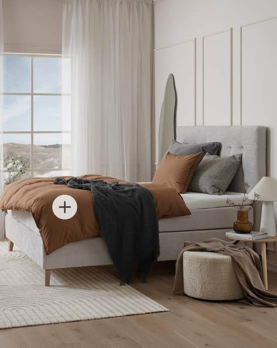Interior design, Property, Comfort, Wood, Building, Textile, Pillow, Window, Shade, Floor