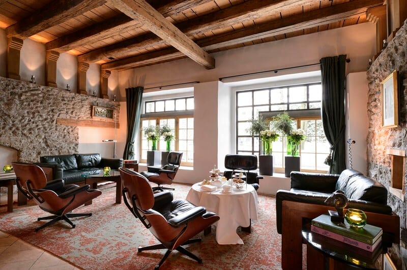 Interior design, Living room, Furniture, Property, Plant, Window, Wood, Table, Floor, Houseplant