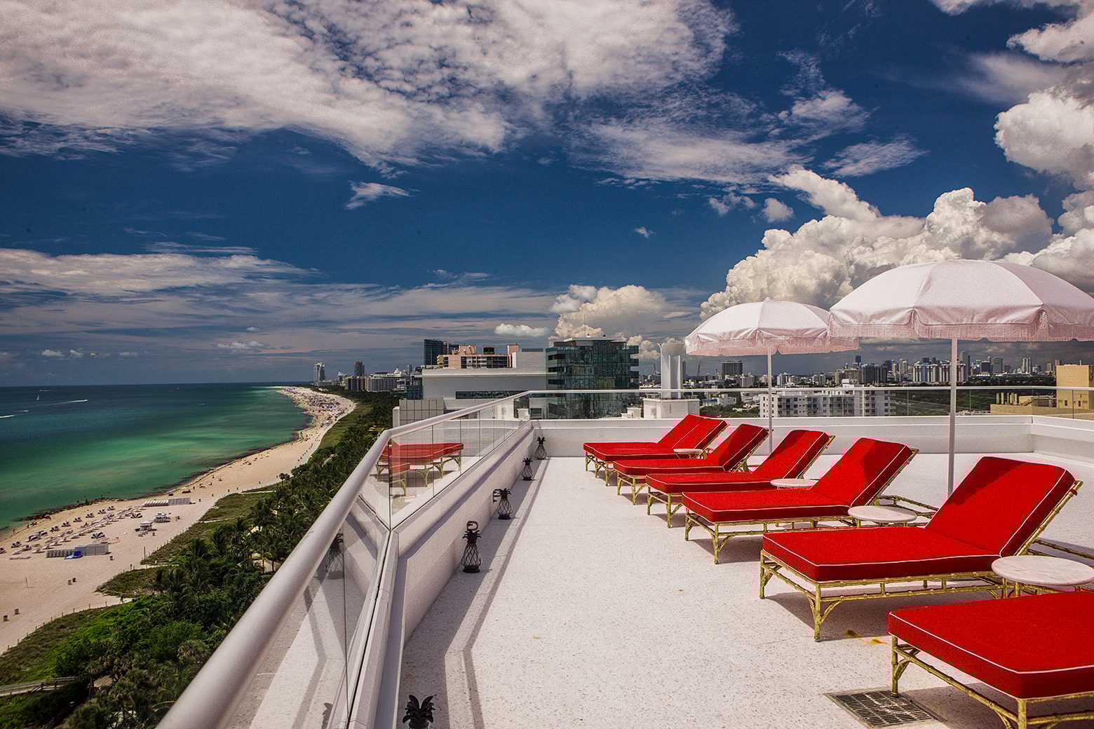 Outdoor furniture, Seaside resort, Cloud, Sky, Water, Beach, Umbrella, Travel, Leisure, Shade