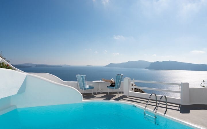 Body of water, Swimming pool, Seaside resort, Outdoor furniture, Sky, Cloud, Azure, Sunlounger, Leisure