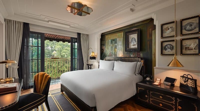 Picture frame, Interior design, Furniture, Property, Building, Comfort, Wood, Lighting, Architecture, Floor
