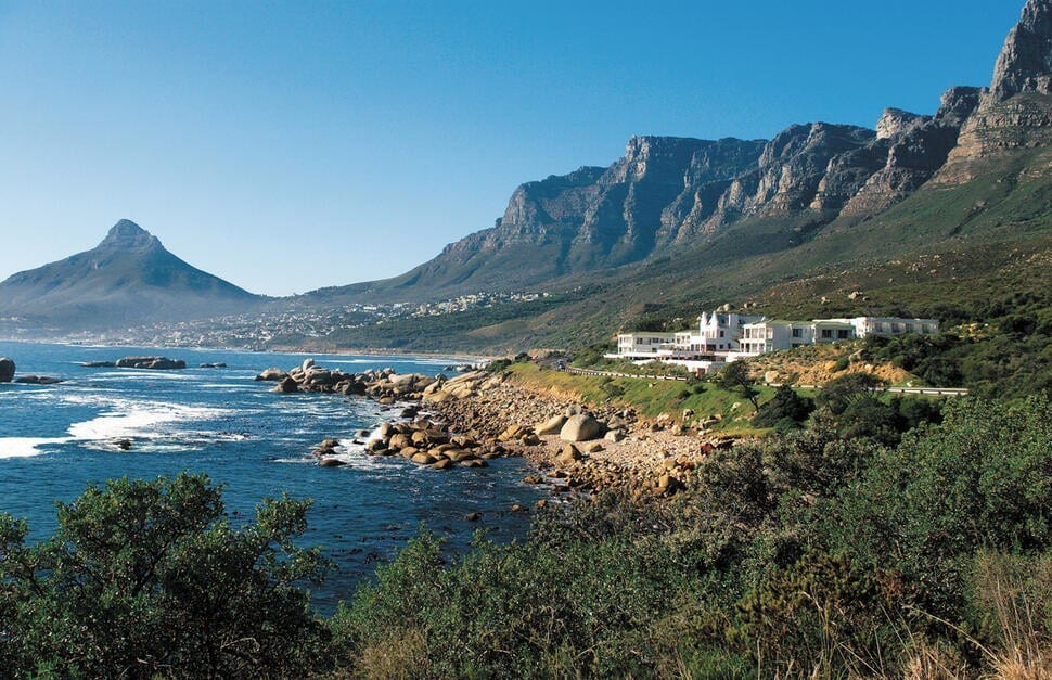 Coastal and oceanic landforms, Natural landscape, Water, Sky, Mountain, Highland, Bank, Lake, Tree, Terrain