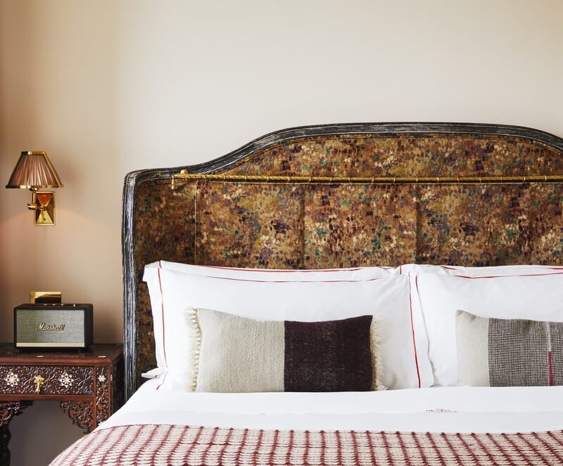 Interior design, Bed frame, Comfort, Wood, Lamp, Floor, Building, Pillow
