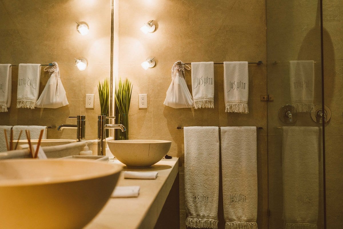 Interior design, Property, Wood, Building, Dishware, Beige, Floor, Wall