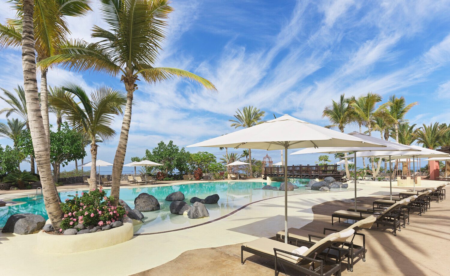 Swimming pool, Outdoor furniture, Cloud, Water, Sky, Property, Plant, Tree, Shade, Building