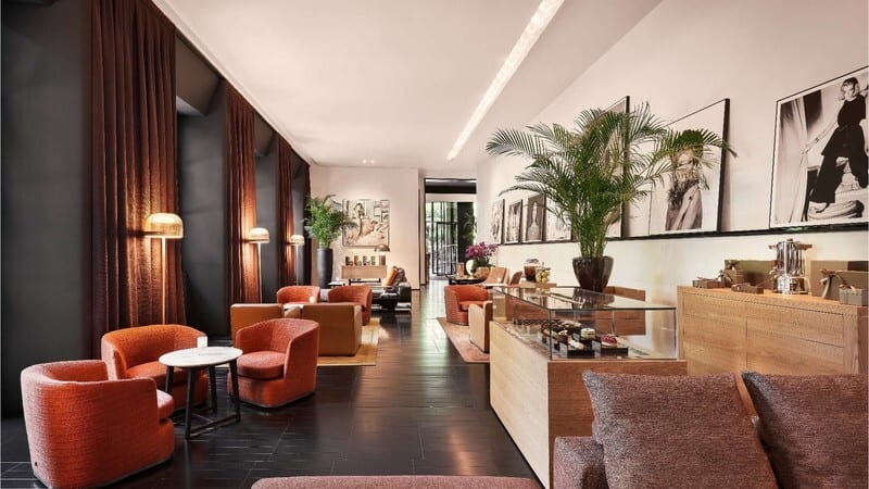 Interior design, Picture frame, Plant, Furniture, Property, Houseplant, Lighting, Flooring, Comfort, Floor
