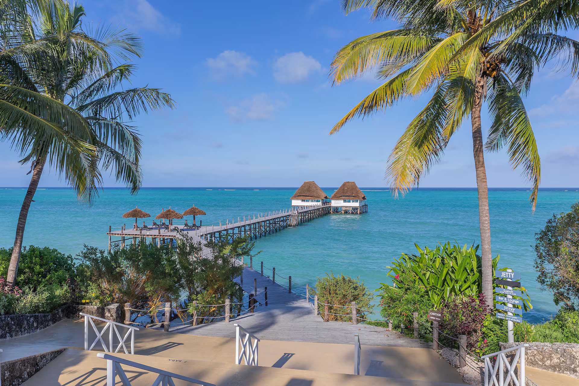 Seaside resort, Water, Sky, Cloud, Plant, Property, Building, Azure, Tree, Vegetation