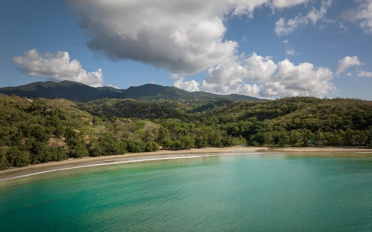 Water resources, Natural landscape, Cloud, Sky, Daytime, Plant, Mountain, Nature, Highland