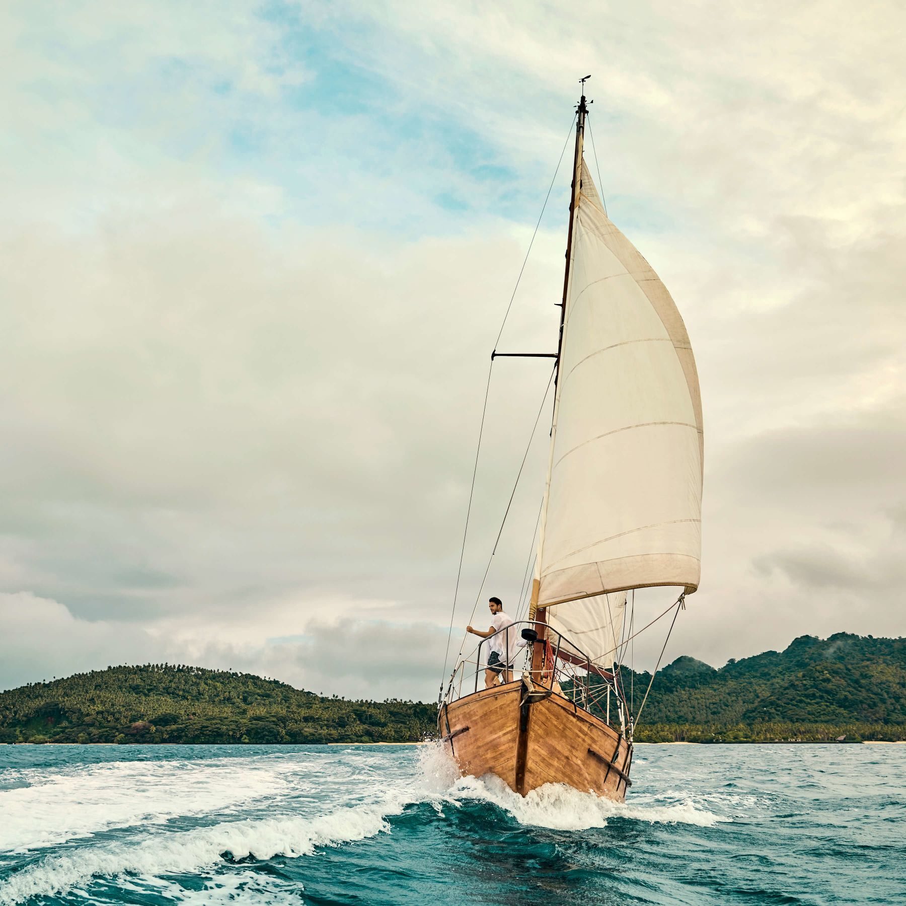 Naval architecture, Water, Cloud, Boat, Sky, Watercraft, Sailing, Vehicle, Mountain, Mast