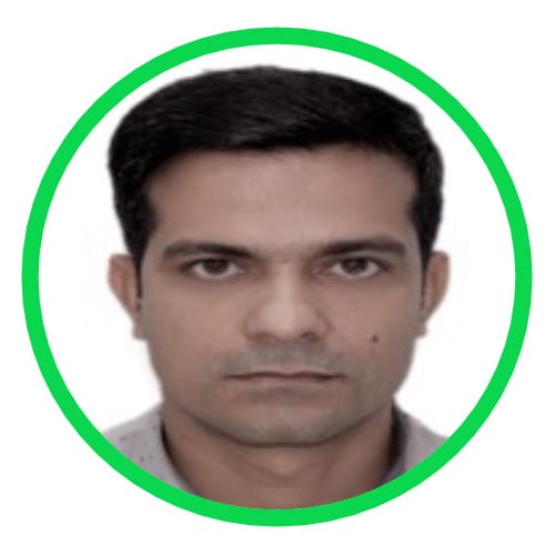 Forehead, Nose, Hair, Cheek, Chin, Hairstyle, Eyebrow, Green, Jaw, Eyelash