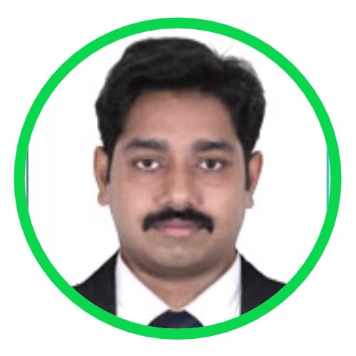 Facial expression, Forehead, Hair, Chin, Hairstyle, Eyebrow, Gesture, Collar