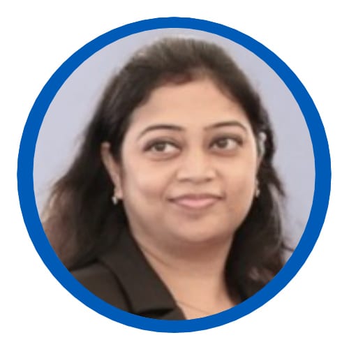 Forehead, Hair, Cheek, Smile, Chin, Hairstyle, Eyebrow, Neck, Sleeve, Gesture