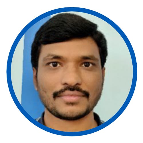 Facial expression, Forehead, Hair, Chin, Hairstyle, Eyebrow, Human, Jaw, Neck, Sleeve