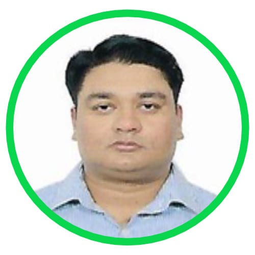 Forehead, Chin, Eyebrow, Jaw, Sleeve, Collar