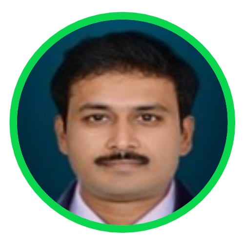 Facial expression, Forehead, Nose, Cheek, Chin, Eyebrow, Jaw, Sleeve, Gesture, Collar