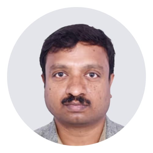 Forehead, Cheek, Jaw, Sleeve, Gesture, Collar