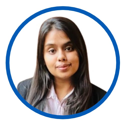 Smile, Eyebrow, Eyelash, Sleeve, Iris