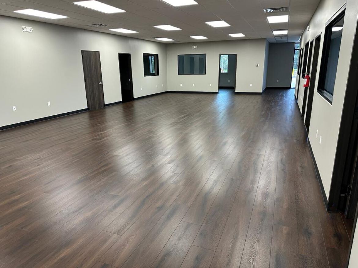 Fixture, Building, Hall, Wood, Flooring, Floor