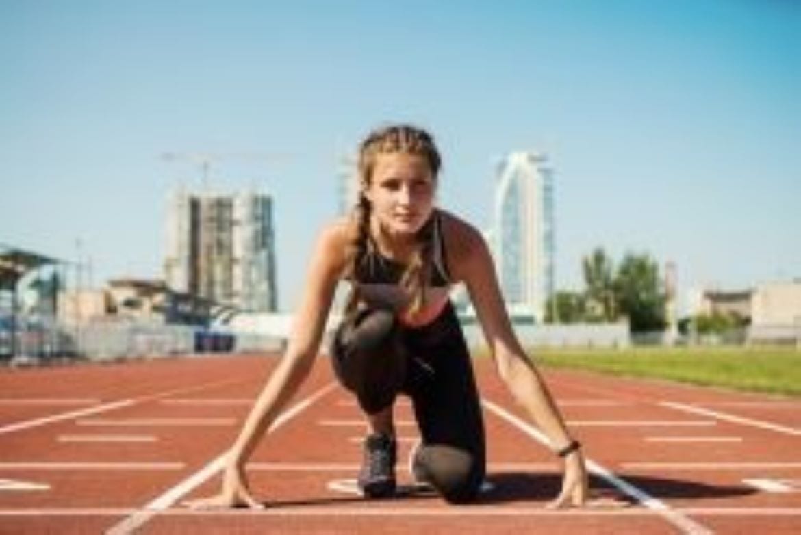 Track and field athletics, Sky, Knee, Building, Thigh