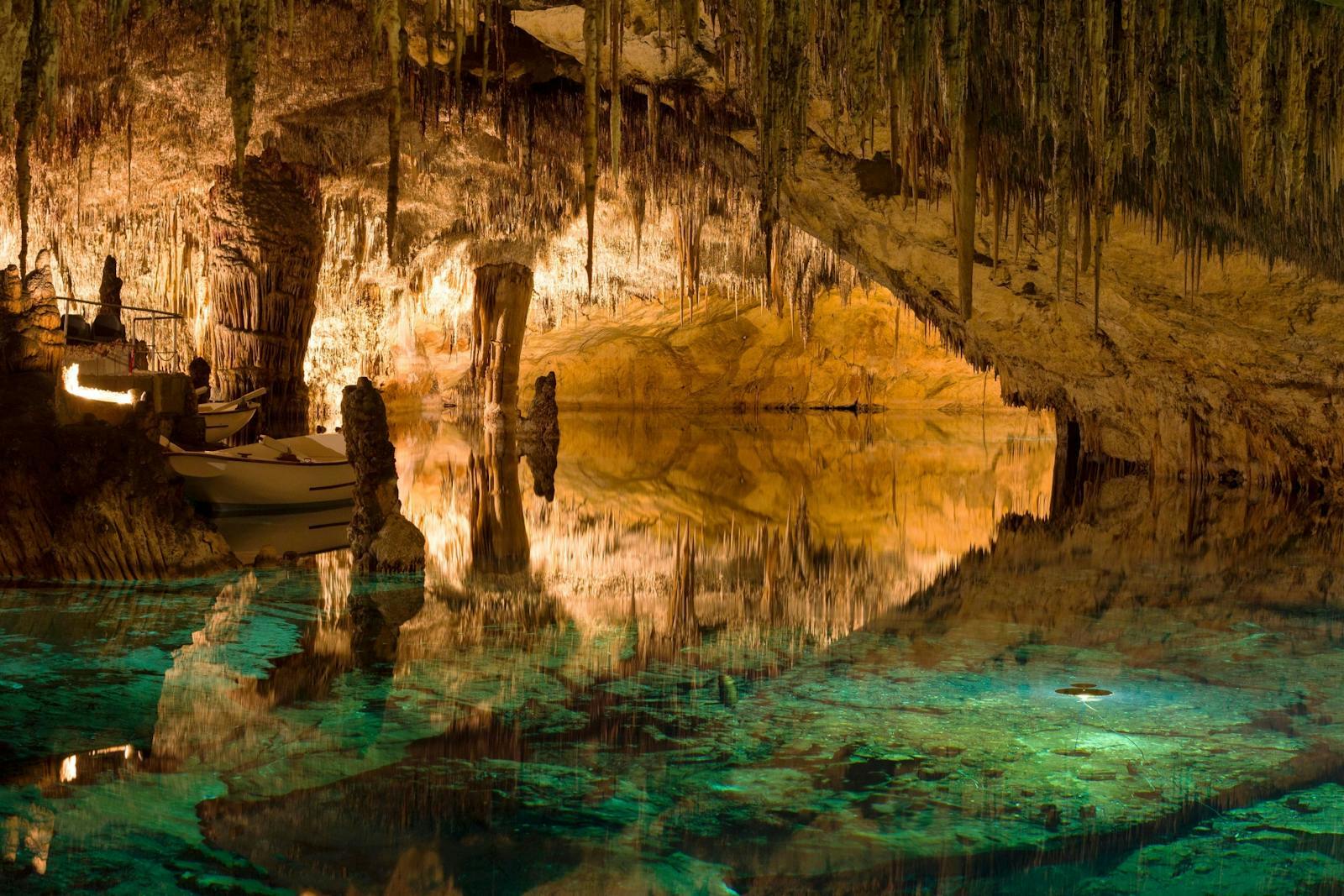 Underground lake, Geological formation, Soda straw, Stalactite, Speleothem, Stalagmite, Cave