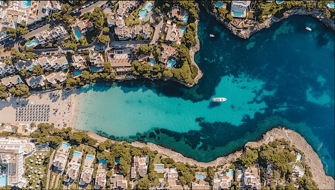 Coastal and oceanic landforms, Body of water, Tourist attraction, Watercourse, Lake, Coast, Channel, Cove
