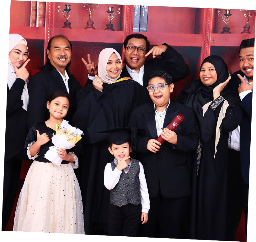 Facial expression, Social group, Smile, Outerwear, Sleeve, Happy, Dress, Coat, Tie, Suit