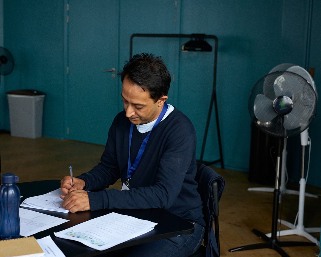 Water bottle, Furniture, Table, Blue, Coat, Hearing, Microphone