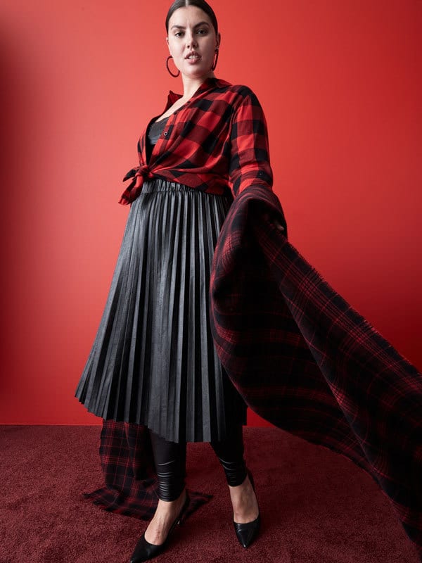 Flash photography, One-piece garment, Neck, Sleeve, Waist