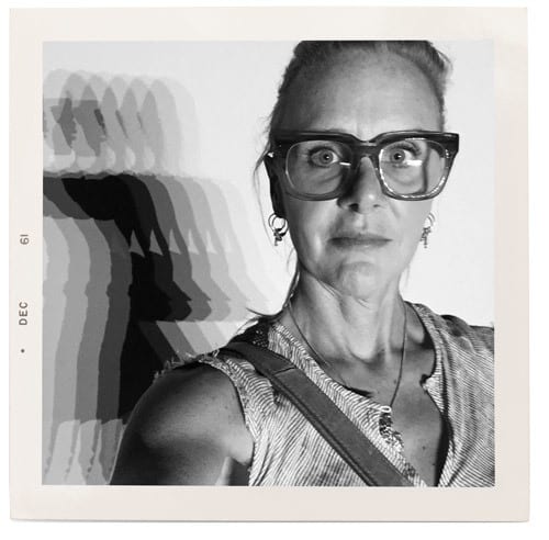 Vision care, Flash photography, Glasses, Eyebrow, Jaw, Sleeve, Gesture, Eyewear