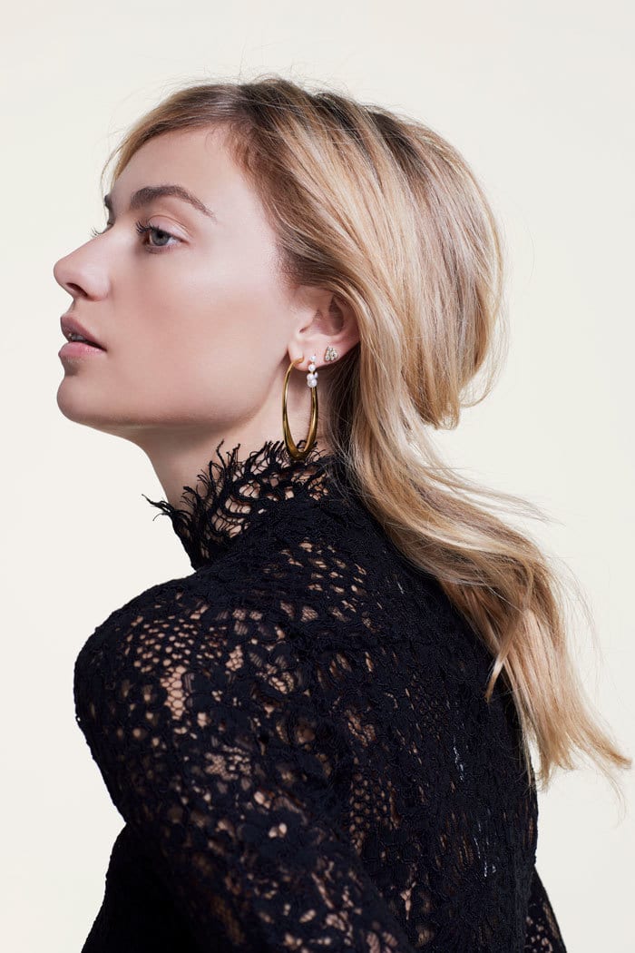 Flash photography, Lip, Shoulder, Eyelash, Neck, Sleeve, Makeover, Waist
