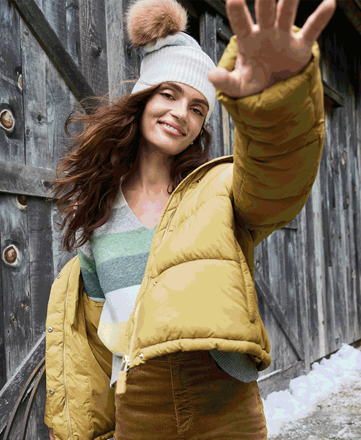 Smile, Organ, Cap, Sleeve, Gesture, Headgear, Wood, Happy, Waist